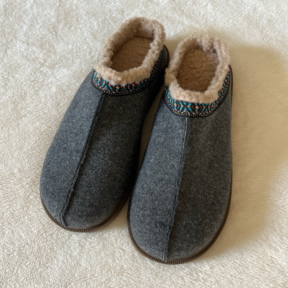 Cozy Gray Slippers with Patterned Trim